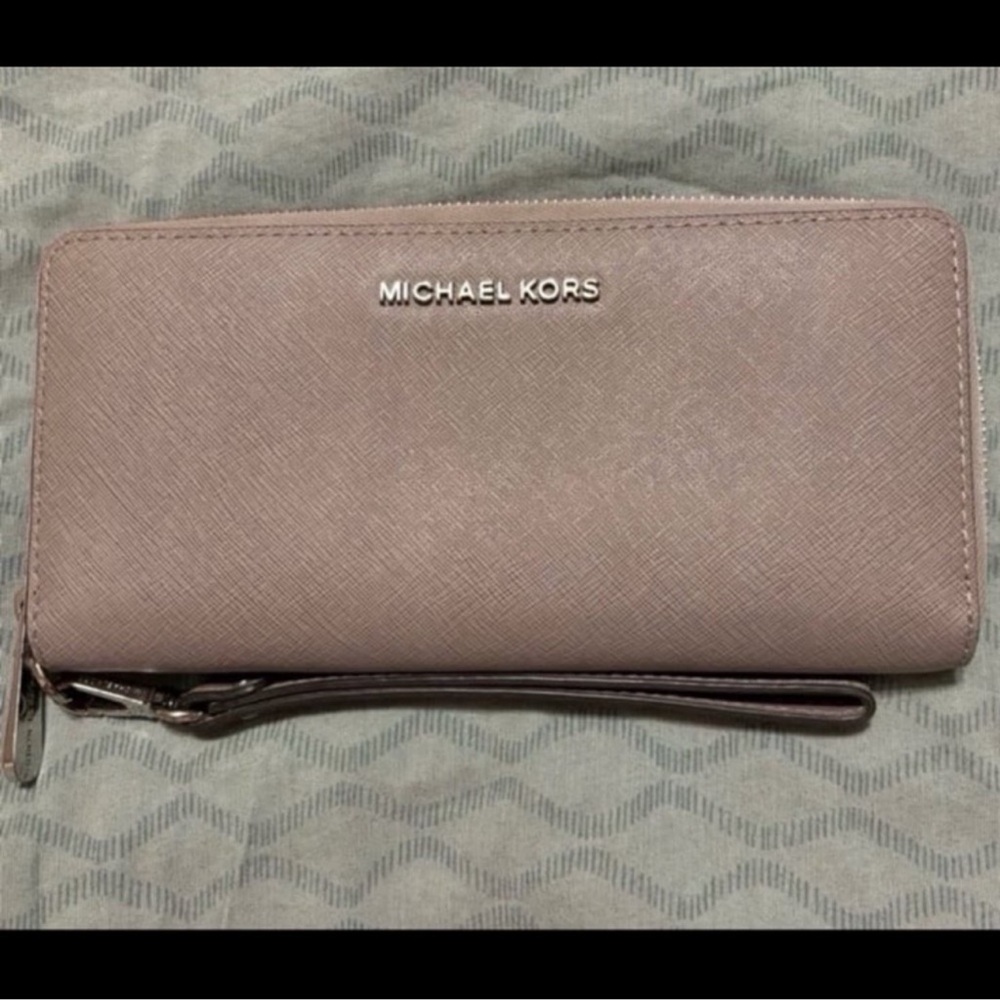 Michael Kors gray jetset wallet